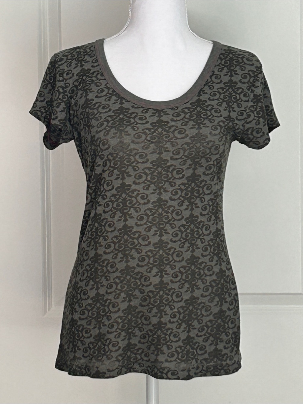 prAna Tee Women’s M Olive Damask Outdoors/Hiking Gorpcore Casual Minimalist
